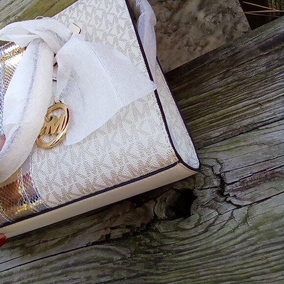 Michael Kors NEW $598 Sheila Satchel Bag No Callouts - Picture 6 of 9